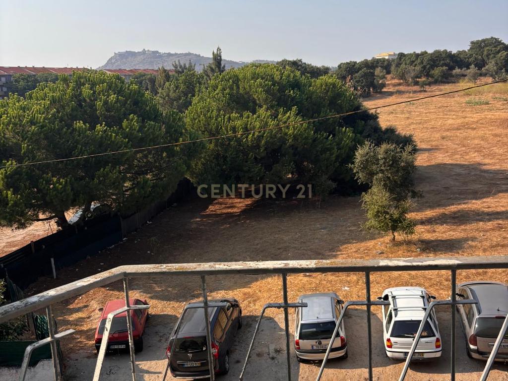 Apartamento T3 em Setúbal com Vista Campestre e Boa Localização - Image 9