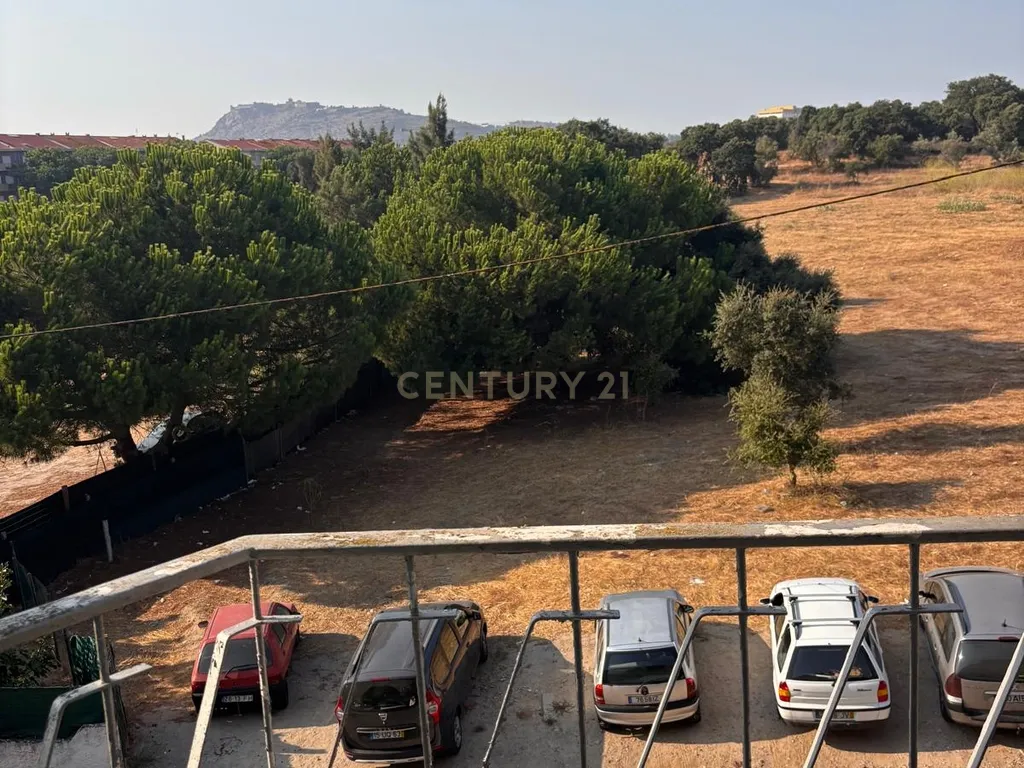Apartamento T3 em Setúbal com Vista Campestre e Boa Localização - Image 9