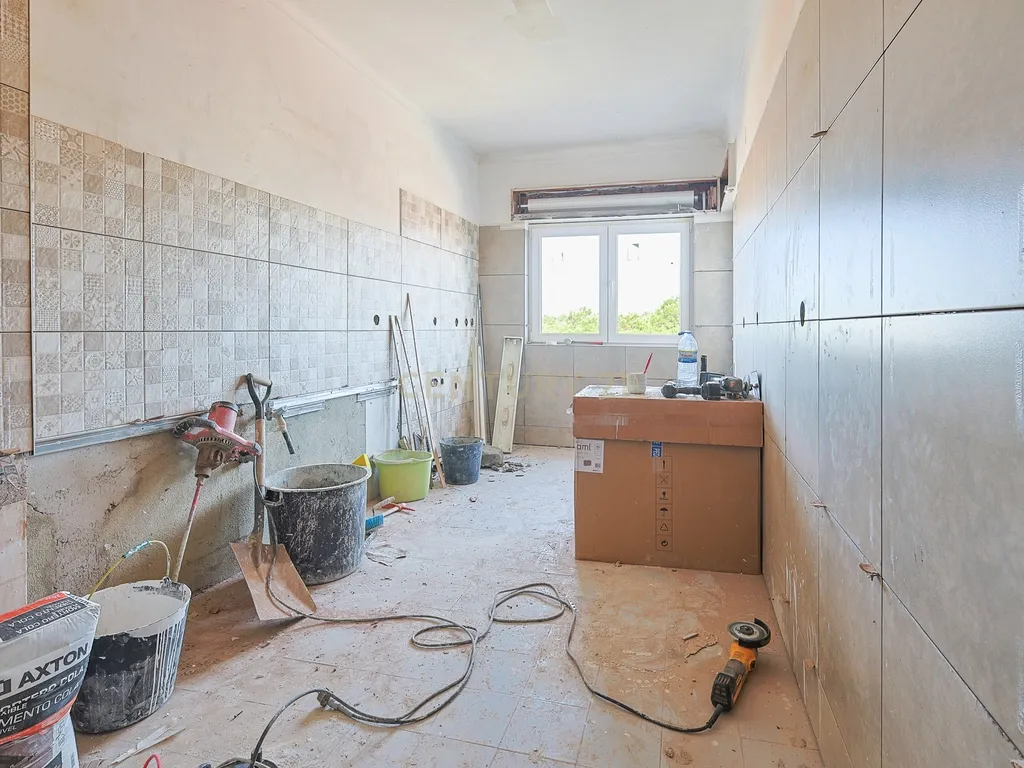 T3 totalmente remodelado em Vale de Milhaços, Corroios - Image 2