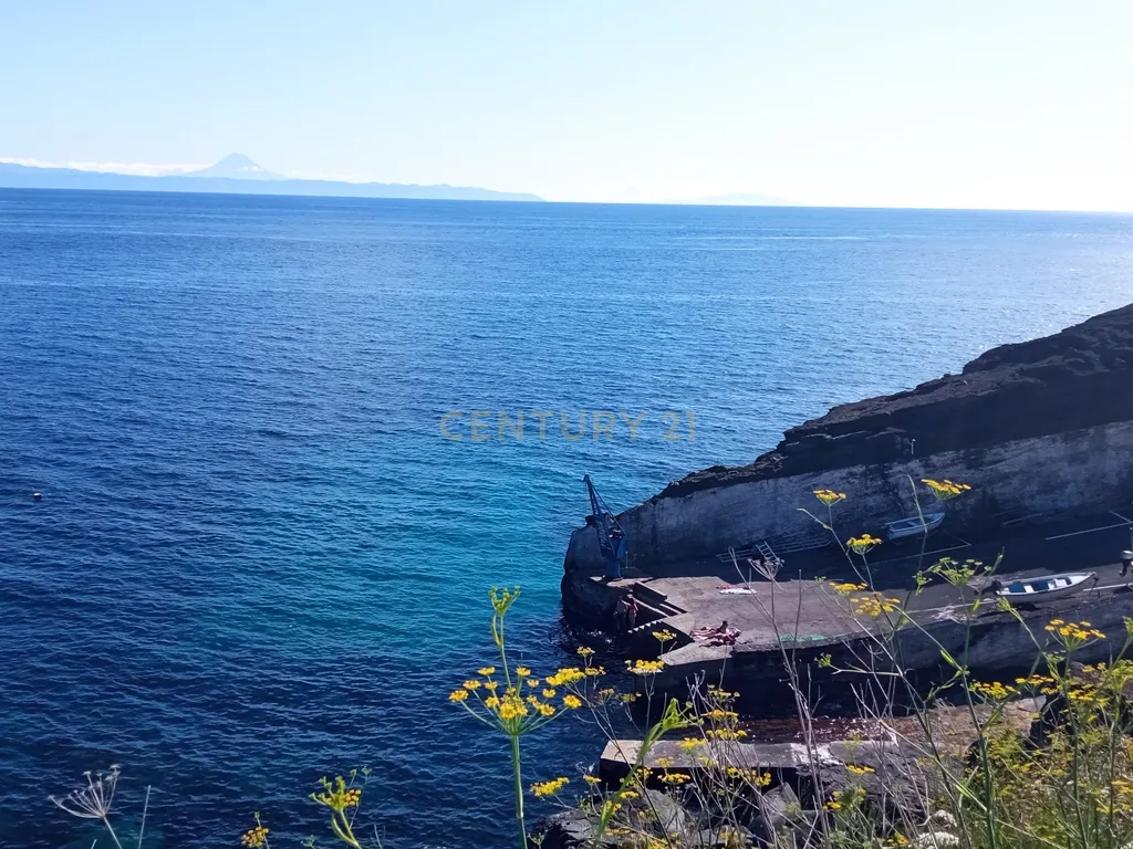 Armazém na Folga com vista sem filtros para o mar e ilhas de São Jorge, Pico e Faial - Image 17