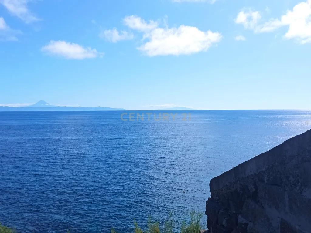 Armazém na Folga com vista sem filtros para o mar e ilhas de São Jorge, Pico e Faial - Image 15