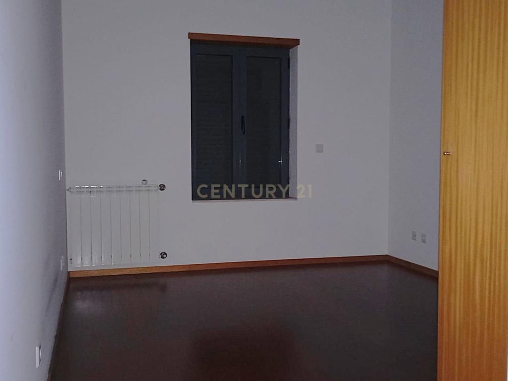 T2 no Empreendimento da Quinta da Seara - Image 9