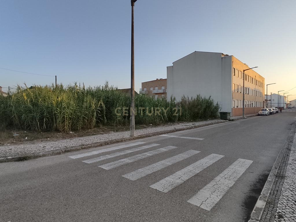 Terreno com capacidade de construção em altura, próximo da praia da Cova, Gala, Figueira da Foz. - Image 1