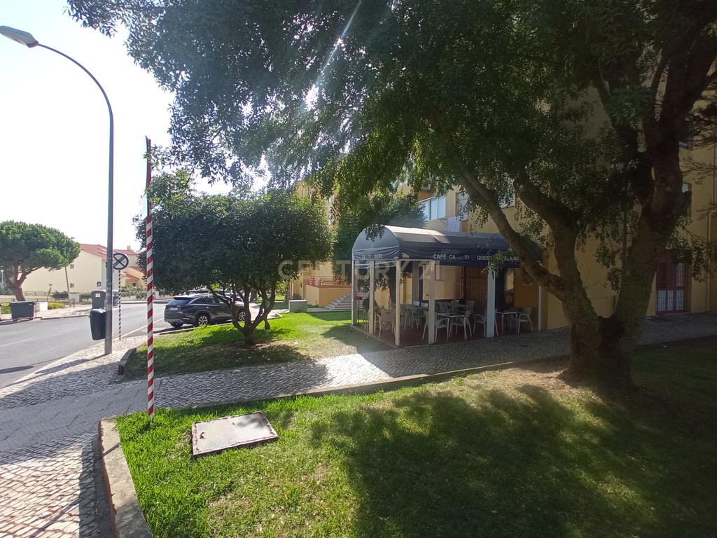 INVESTIDOR - Trespasse de Pastelaria e cafetaria em pleno funcionamento em Queijas - Image 7