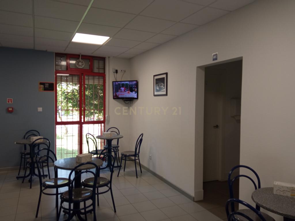 INVESTIDOR - Trespasse de Pastelaria e cafetaria em pleno funcionamento em Queijas - Image 11