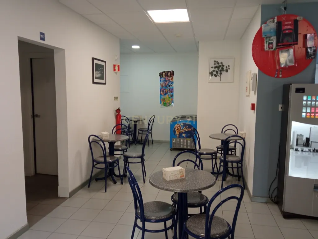 INVESTIDOR - Trespasse de Pastelaria e cafetaria em pleno funcionamento em Queijas - Image 12