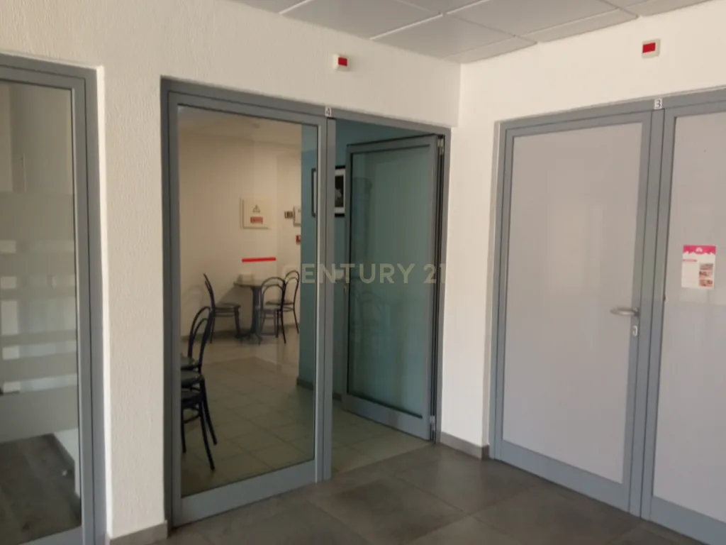 INVESTIDOR - Trespasse de Pastelaria e cafetaria em pleno funcionamento em Queijas - Image 6