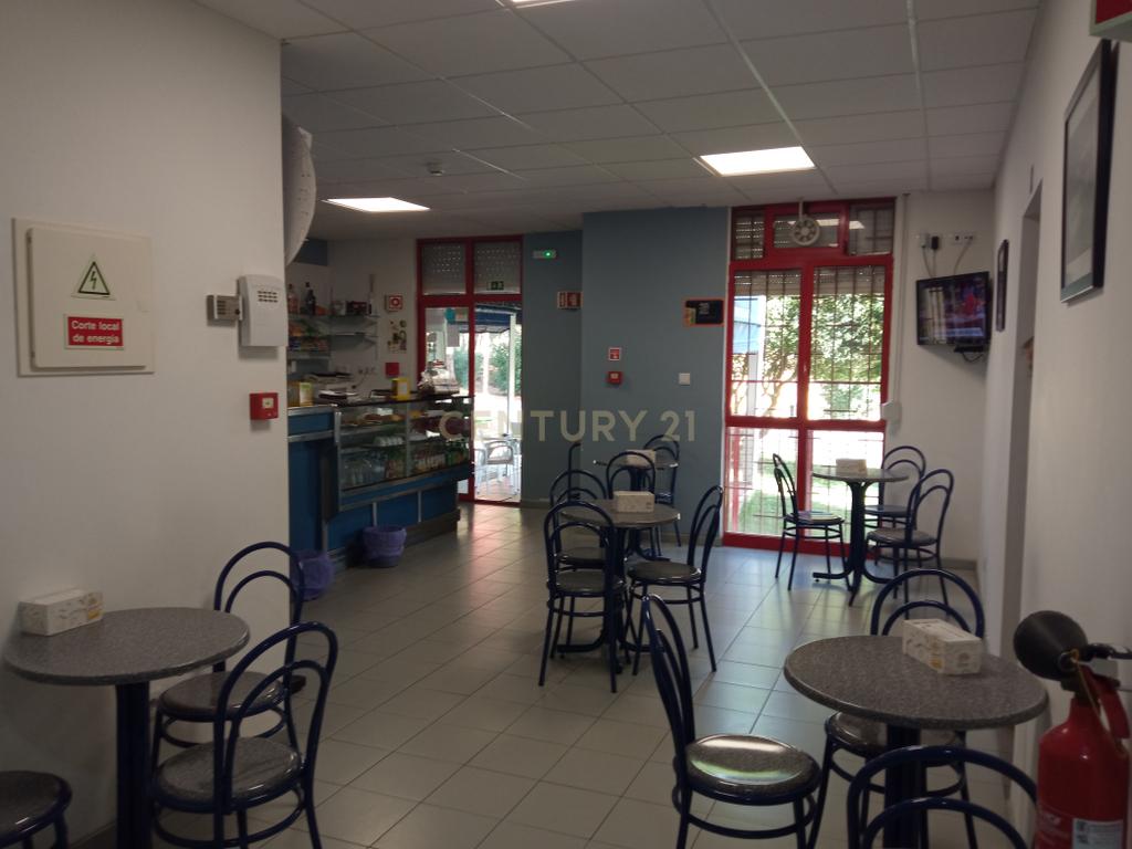 INVESTIDOR - Trespasse de Pastelaria e cafetaria em pleno funcionamento em Queijas - Image 1