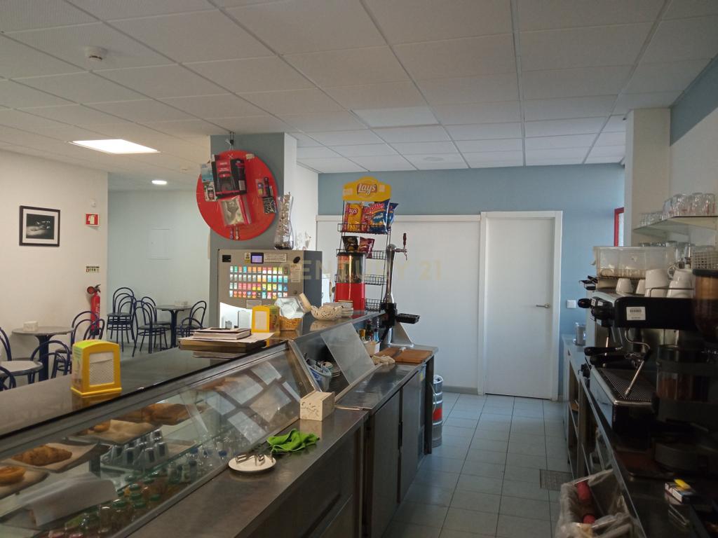 INVESTIDOR - Trespasse de Pastelaria e cafetaria em pleno funcionamento em Queijas - Image 10