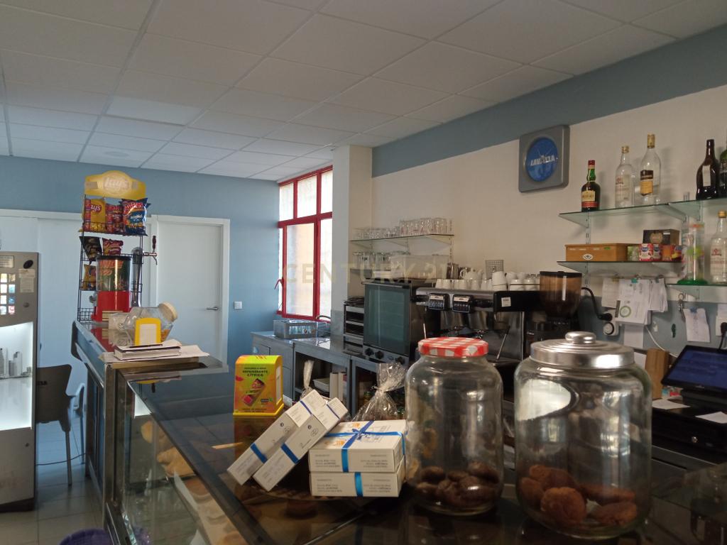 INVESTIDOR - Trespasse de Pastelaria e cafetaria em pleno funcionamento em Queijas - Image 13