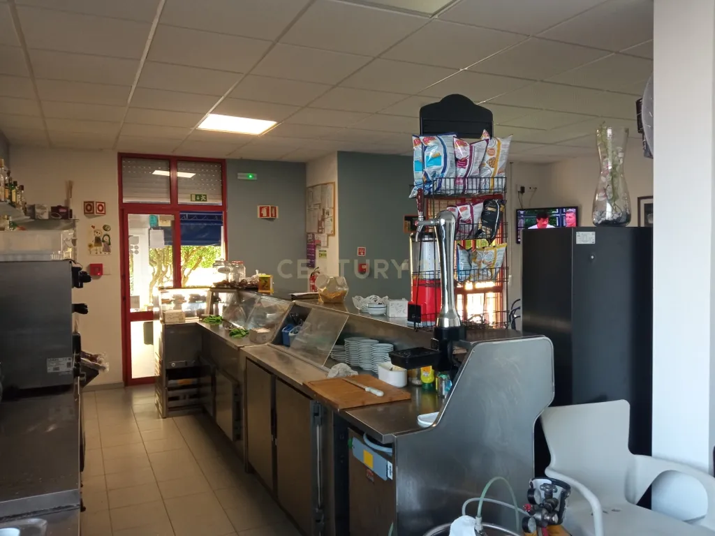 INVESTIDOR - Trespasse de Pastelaria e cafetaria em pleno funcionamento em Queijas - Image 3