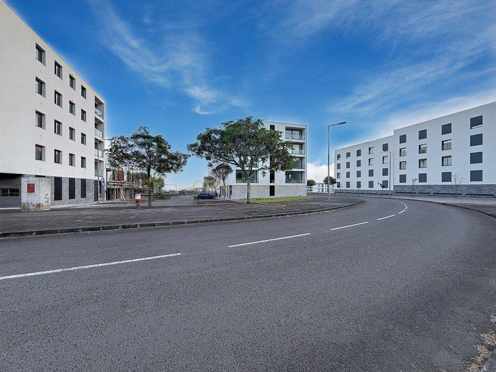 Fotografia 5 de T2 novo no último piso, com vista mar, varanda e estacionamento em cave, junto ao Hospital CUF da Lagoa