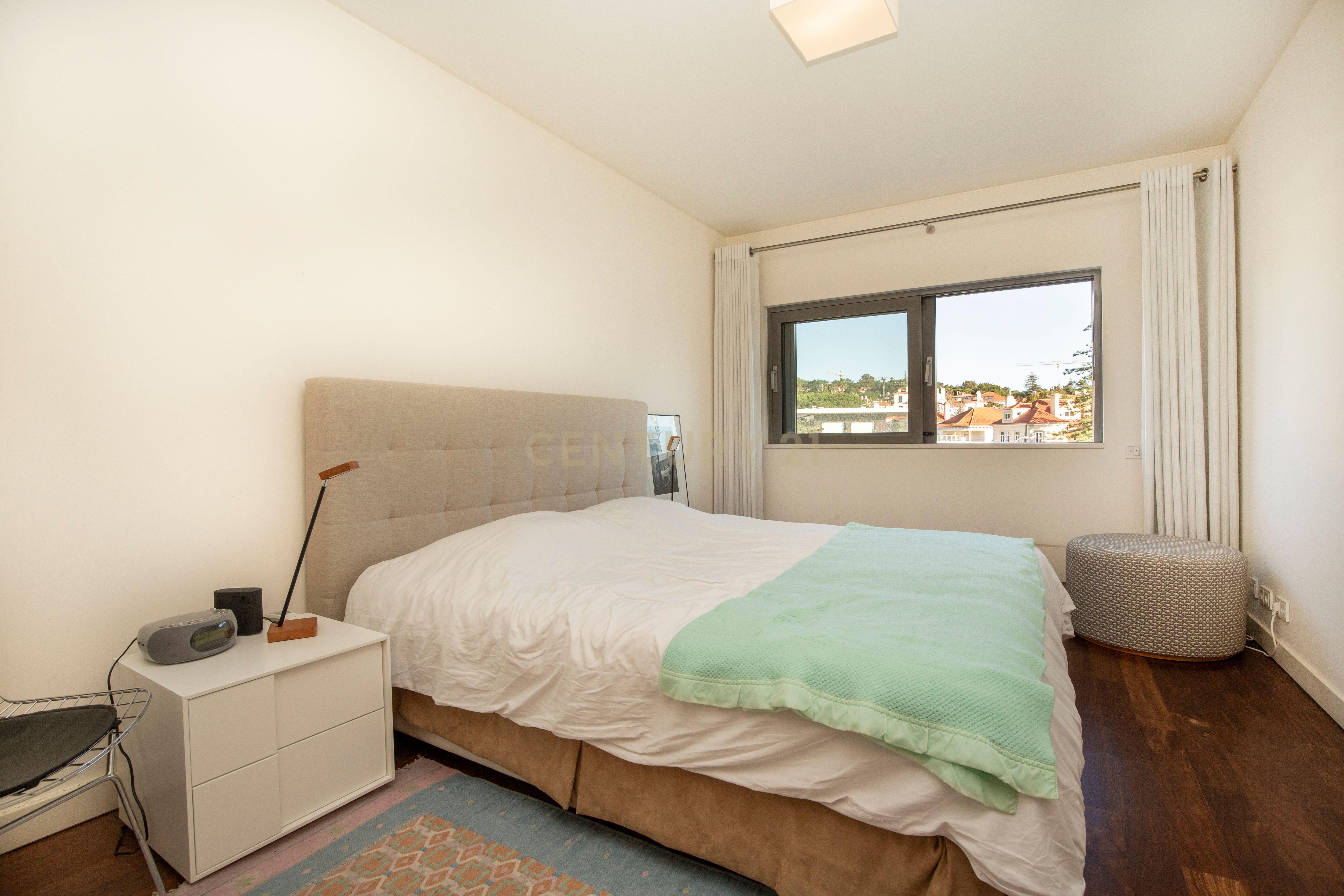 Apartamento T4 duplex em condomínio localizado no centro do Estoril - Image 13