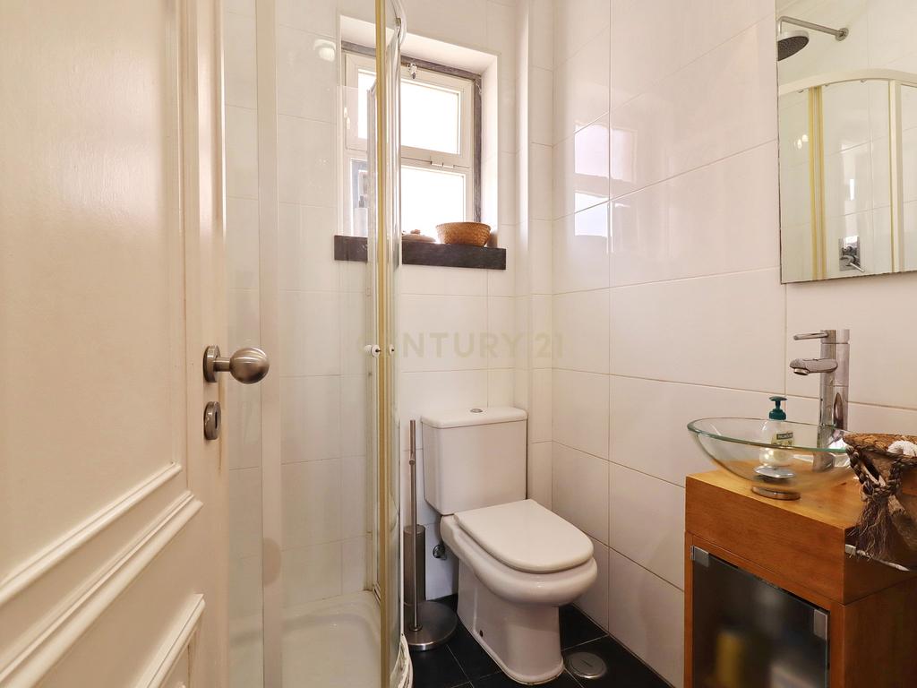 Moradia de Charme em zona residencial Prime, em Santo Amaro de Oeiras - Image 17