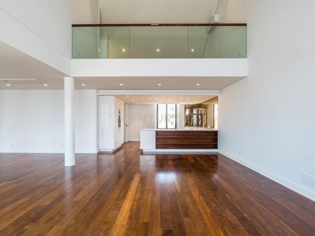 T2 Duplex | Moagem Heritage | Edifício Único e Icónico | Coração de Leiria - Image 16
