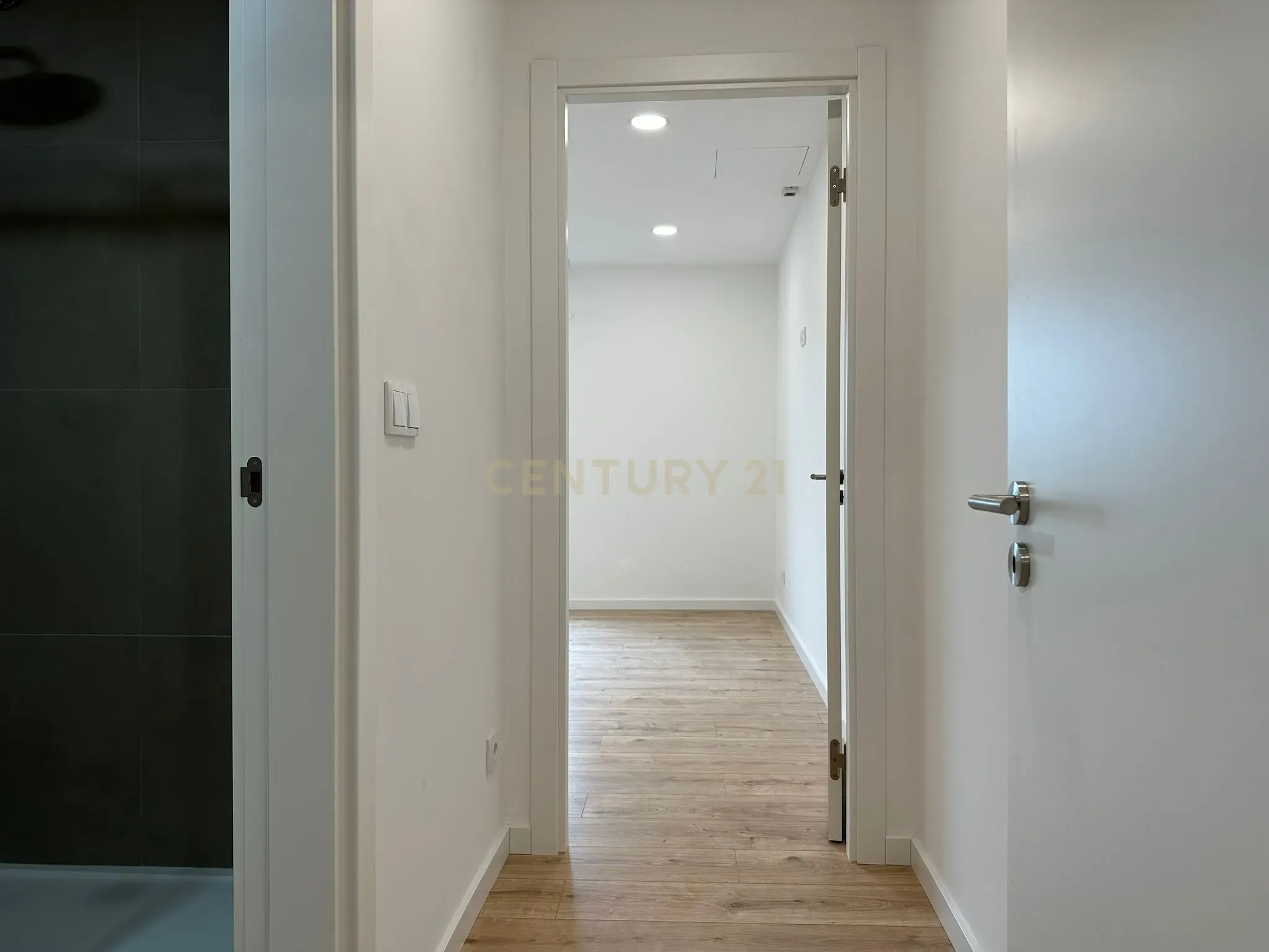 T4 Totalmente Remodelado - Telheiras - Image 18