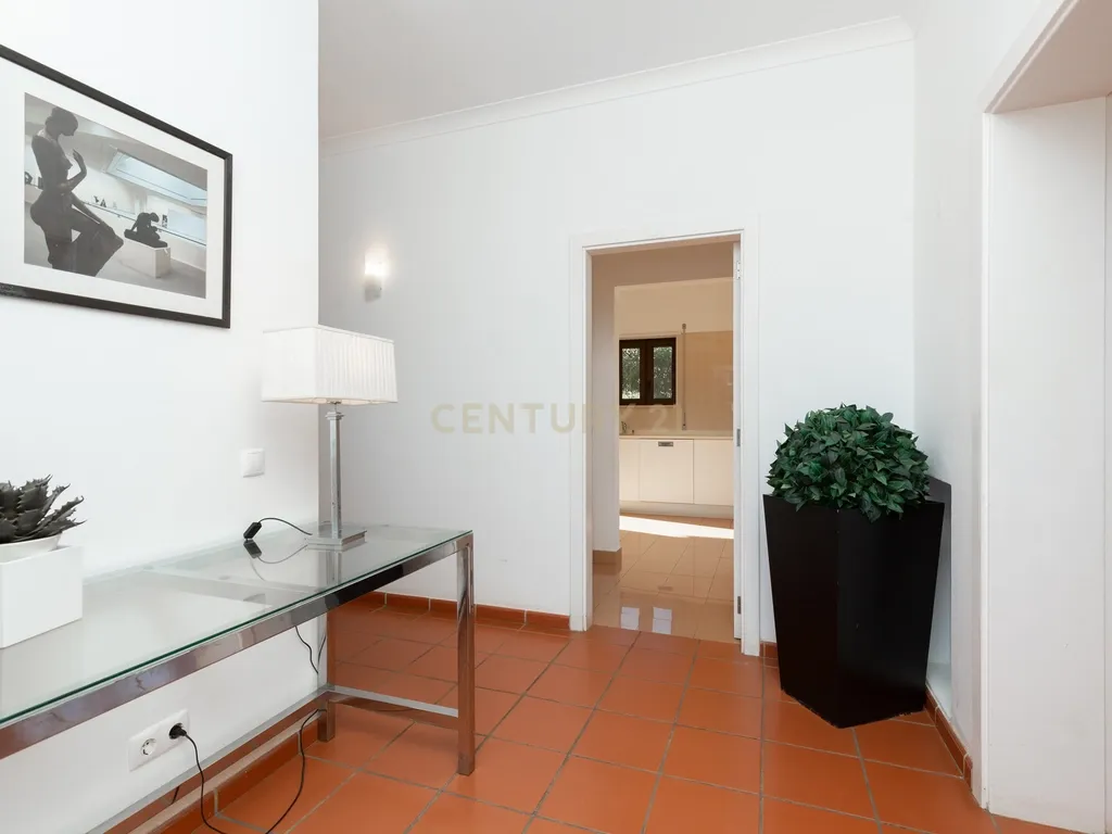 Moradia T4 Independente – Um Refúgio de Conforto e Elegância - Image 13
