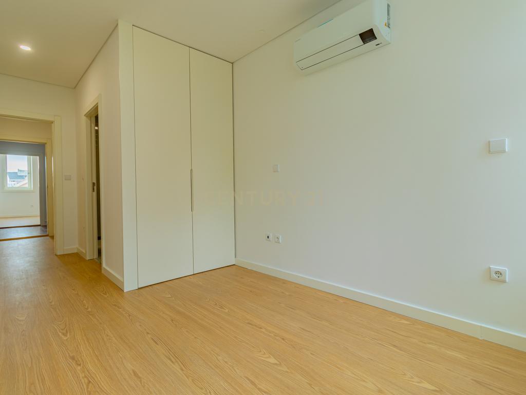 Apartamento T2 com Varanda  | Bonjardim | Porto - Image 15
