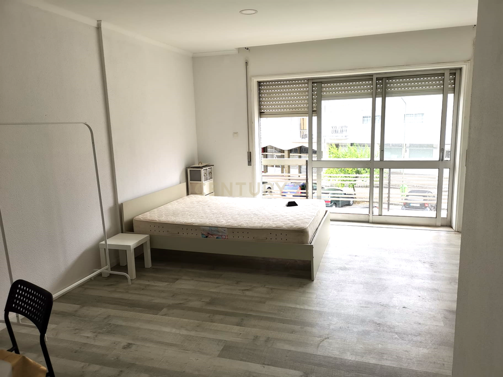 Prédio à rua D. Afonso Henriques (Giesta) - Image 9