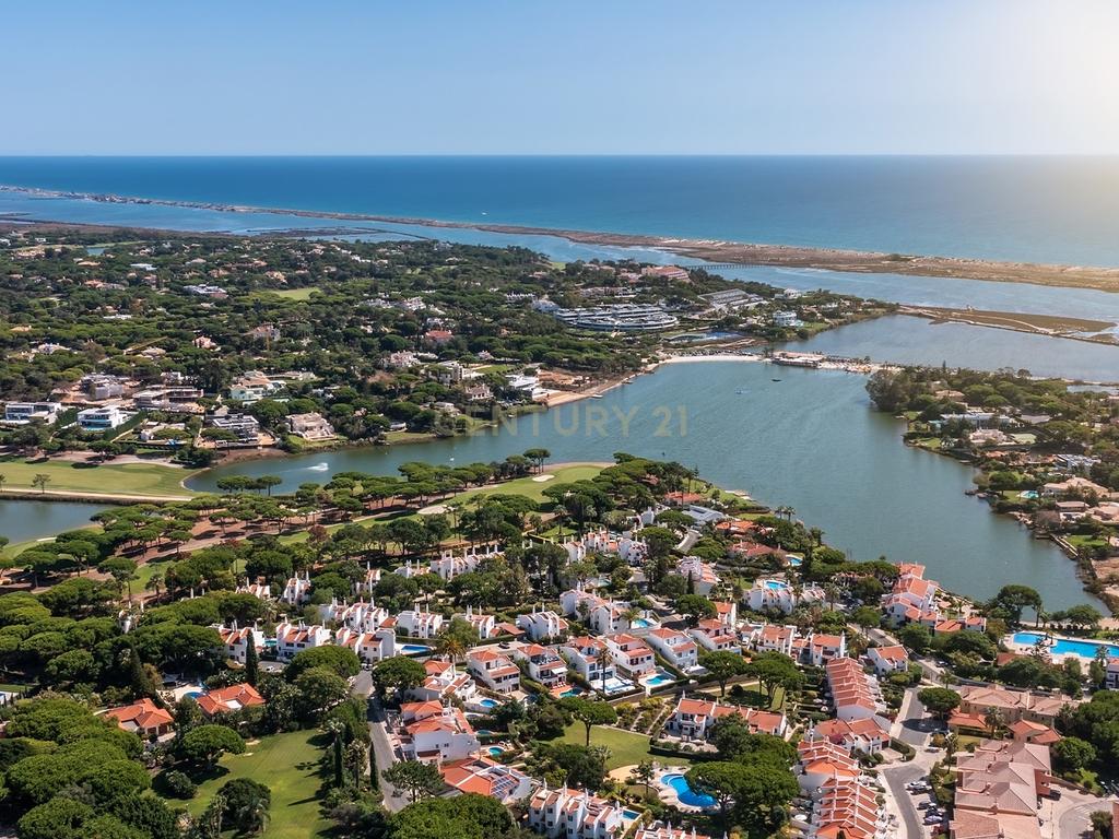 Moradia de Luxo na Quinta do Lago | 4 Quartos e 4 Casas de Banho ! Elegância, Exclusividade e Vista Mar! - Image 15