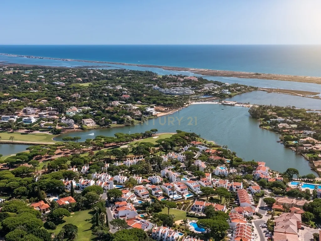 Moradia de Luxo na Quinta do Lago | 4 Quartos e 4 Casas de Banho ! Elegância, Exclusividade e Vista Mar! - Image 15