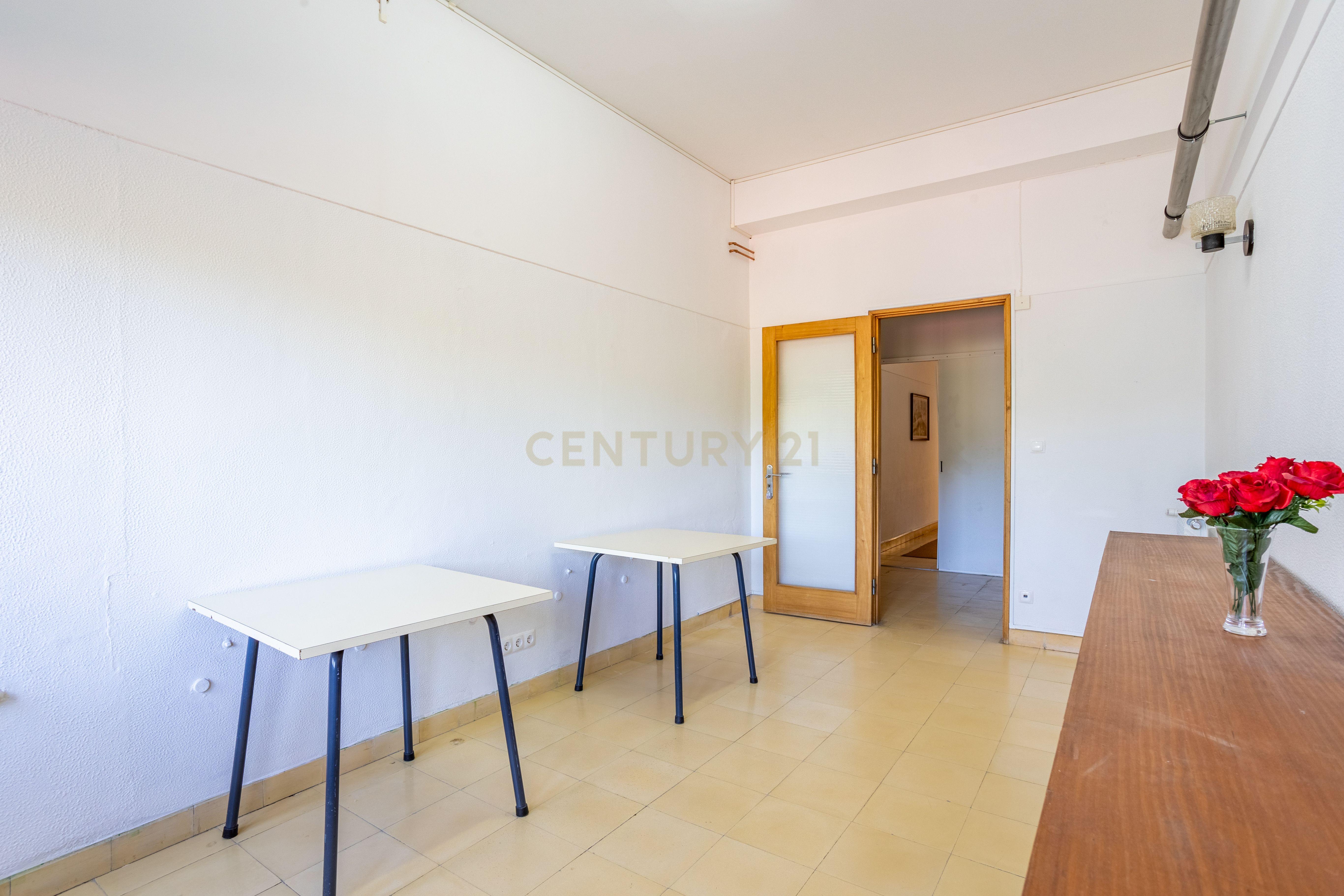 Prédio no Centro de Portalegre para investimento - Image 13