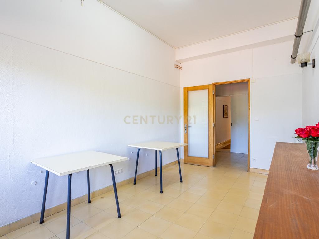 Prédio no Centro de Portalegre para investimento - Image 13