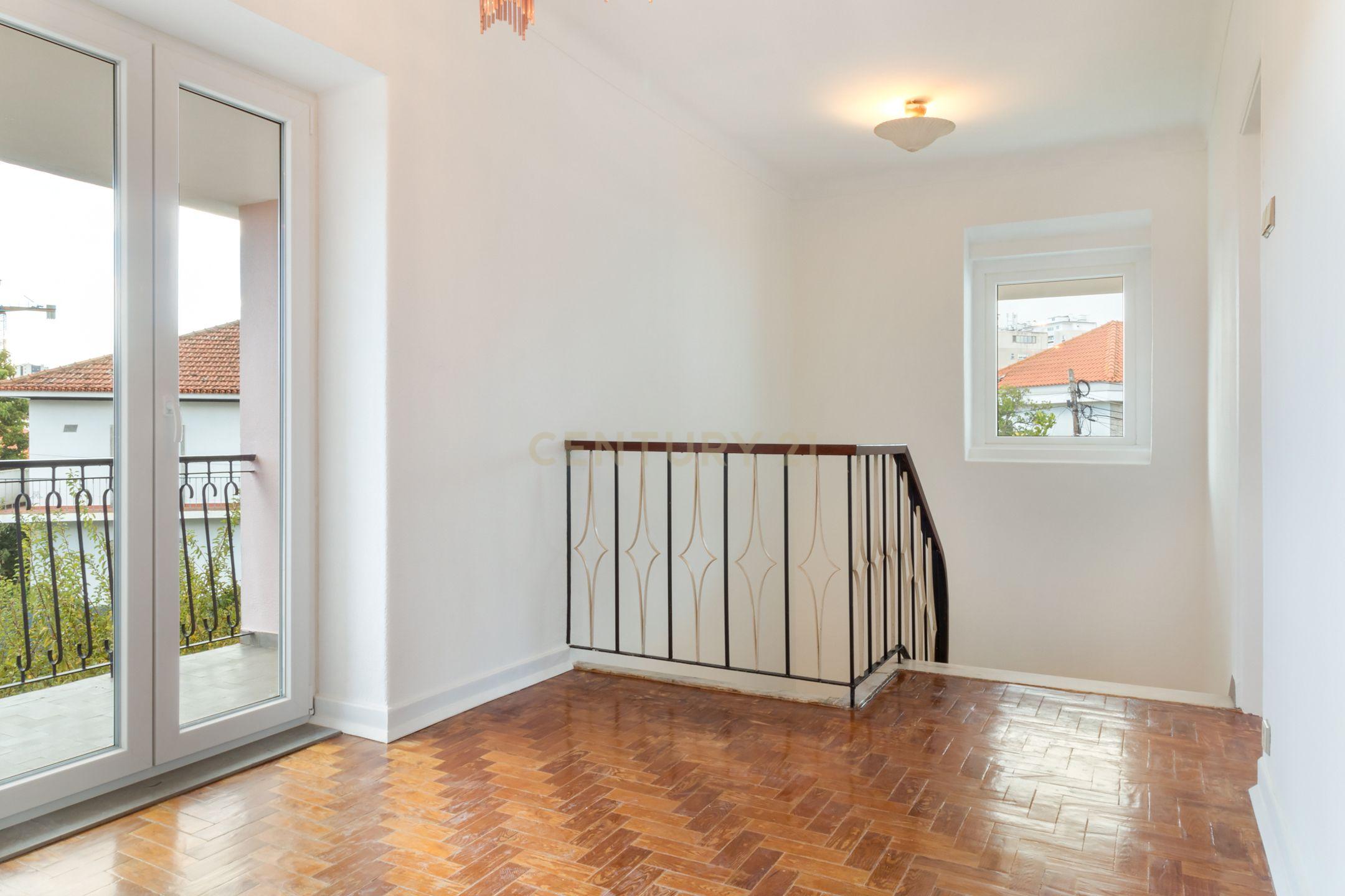Moradia T3+2 para renovar em Alvalade, Lisboa. Em Venda! - Image 11
