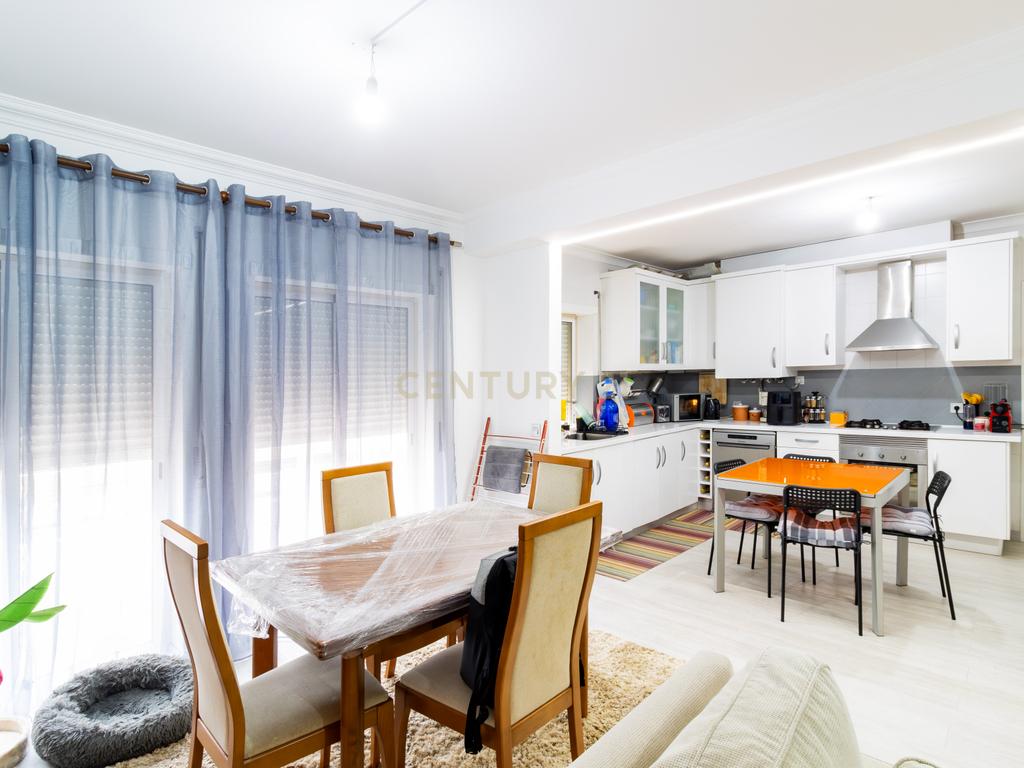 Apartamento T3, Rés do Chão, Marinha Grande - Image 11