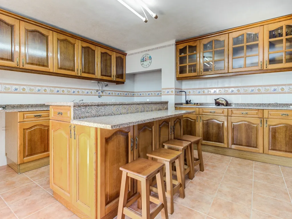 Moradia Isolada T3 com 2480m2 de terreno, poço e com anexos - Image 16