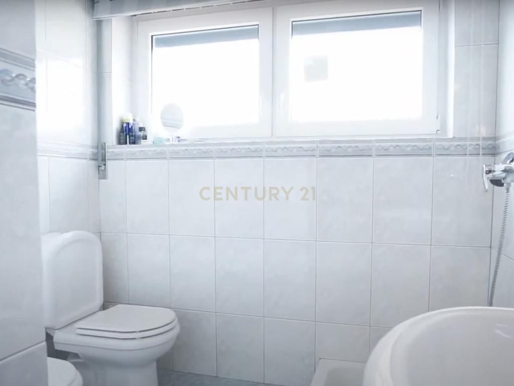 Moradia T4 com piscina - Image 11