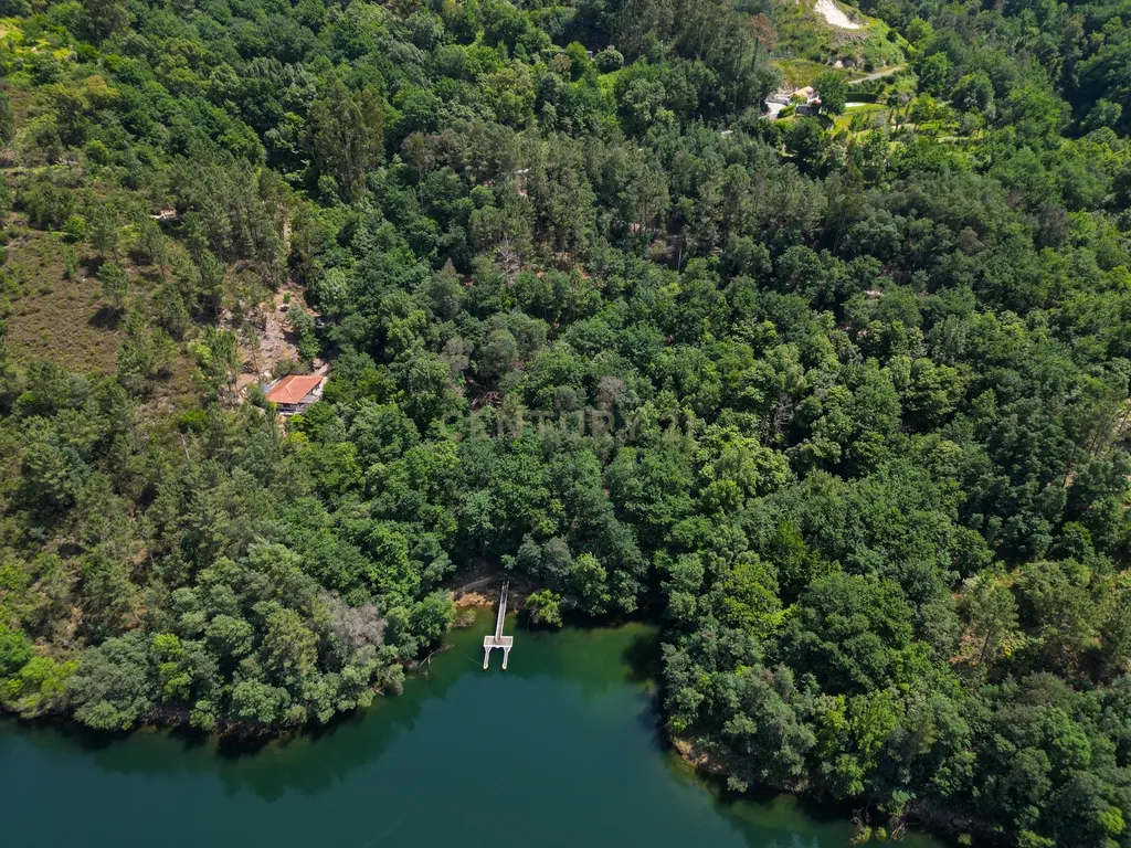Duas Propriedades Únicas no Gerês com Acesso Direto ao Rio e Ancoradouro Privado - Image 21