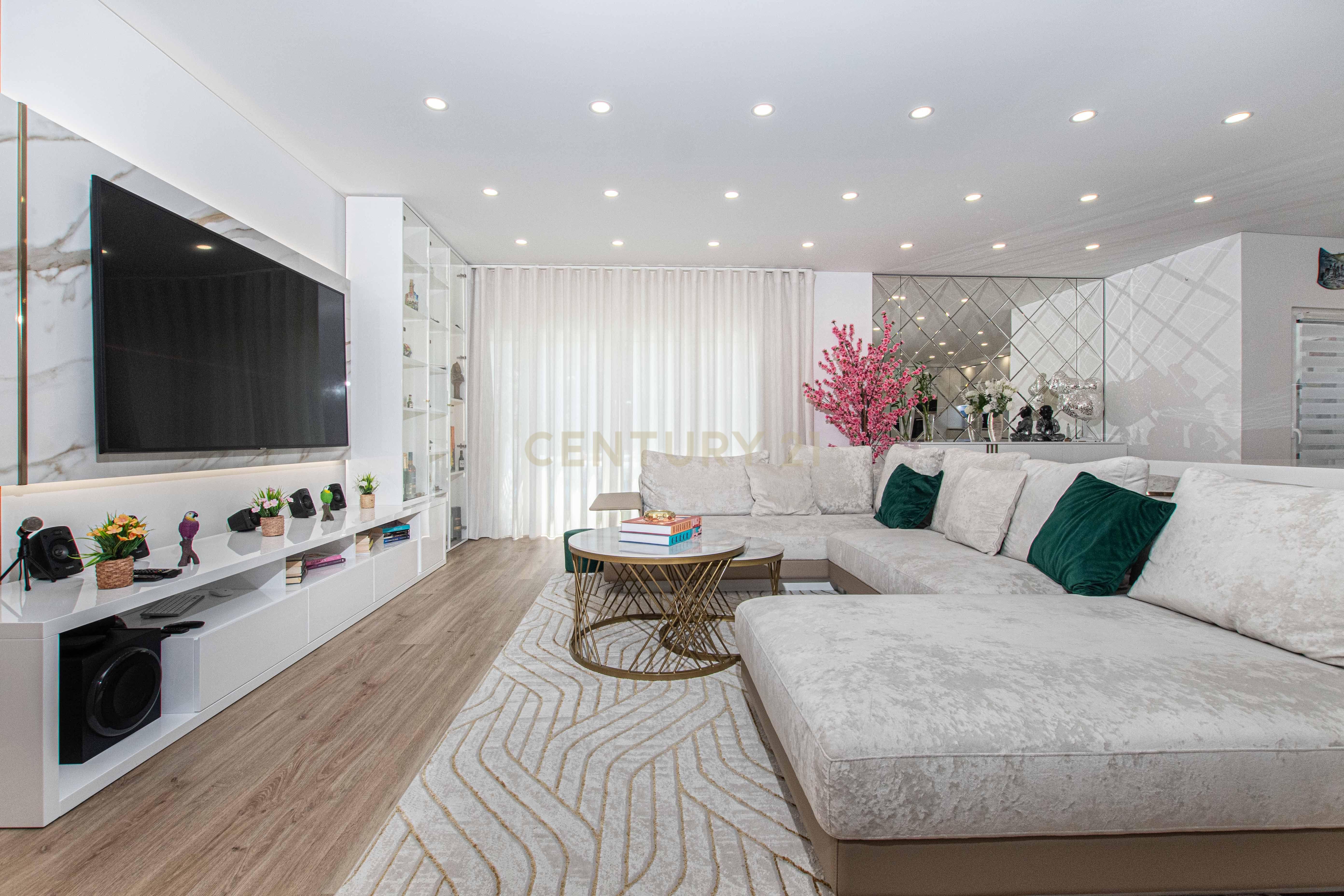 Fotografia 10 de Apartamento Collection | T3 Premium Semi-Novo, Totalmente Mobilado, com Terraço Exclusivo e Box para 3 Viaturas