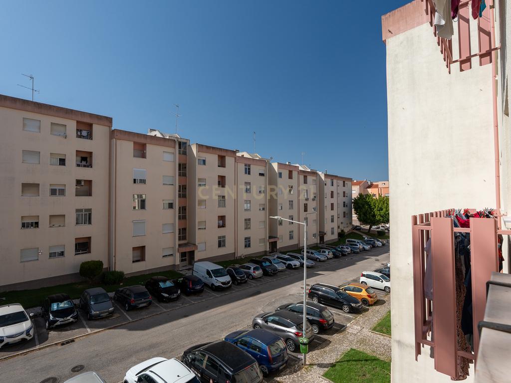 🏡 Oportunidade única: T2 espaçoso, com  varanda e localização privilegiada! - Image 30