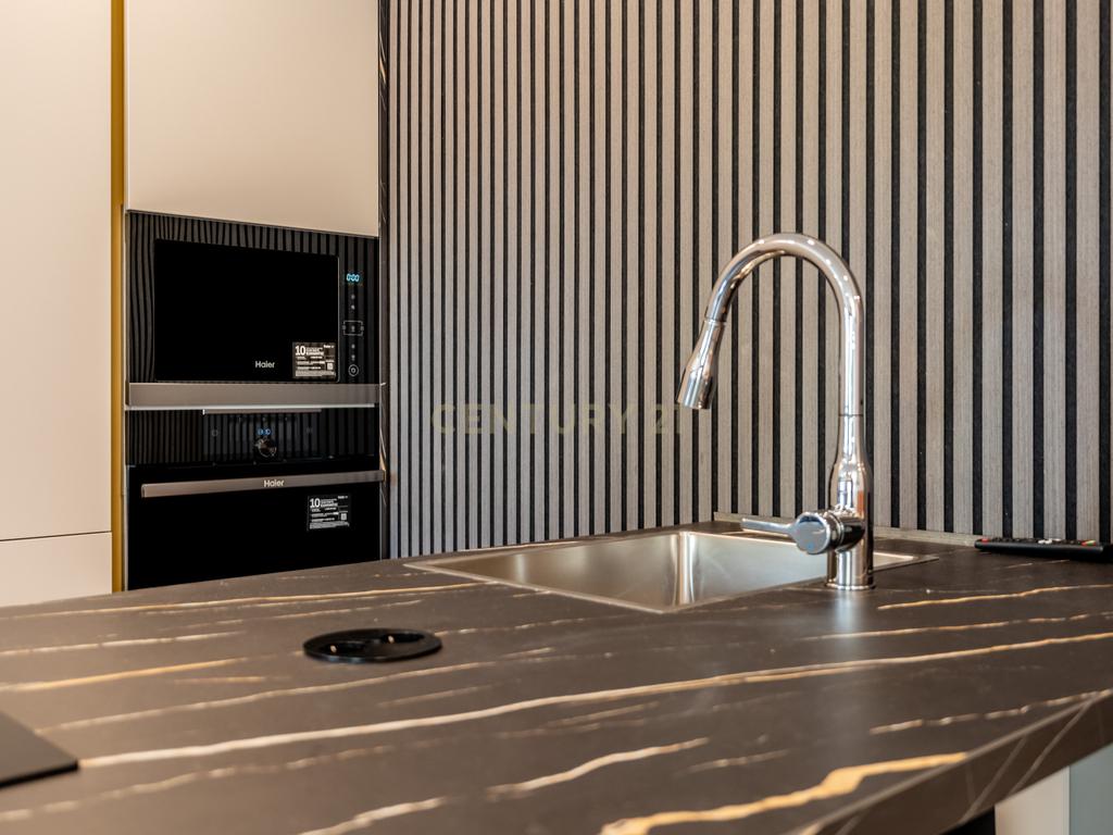 Apartamento T1  completamente remodelado com 2 varandas - Image 11