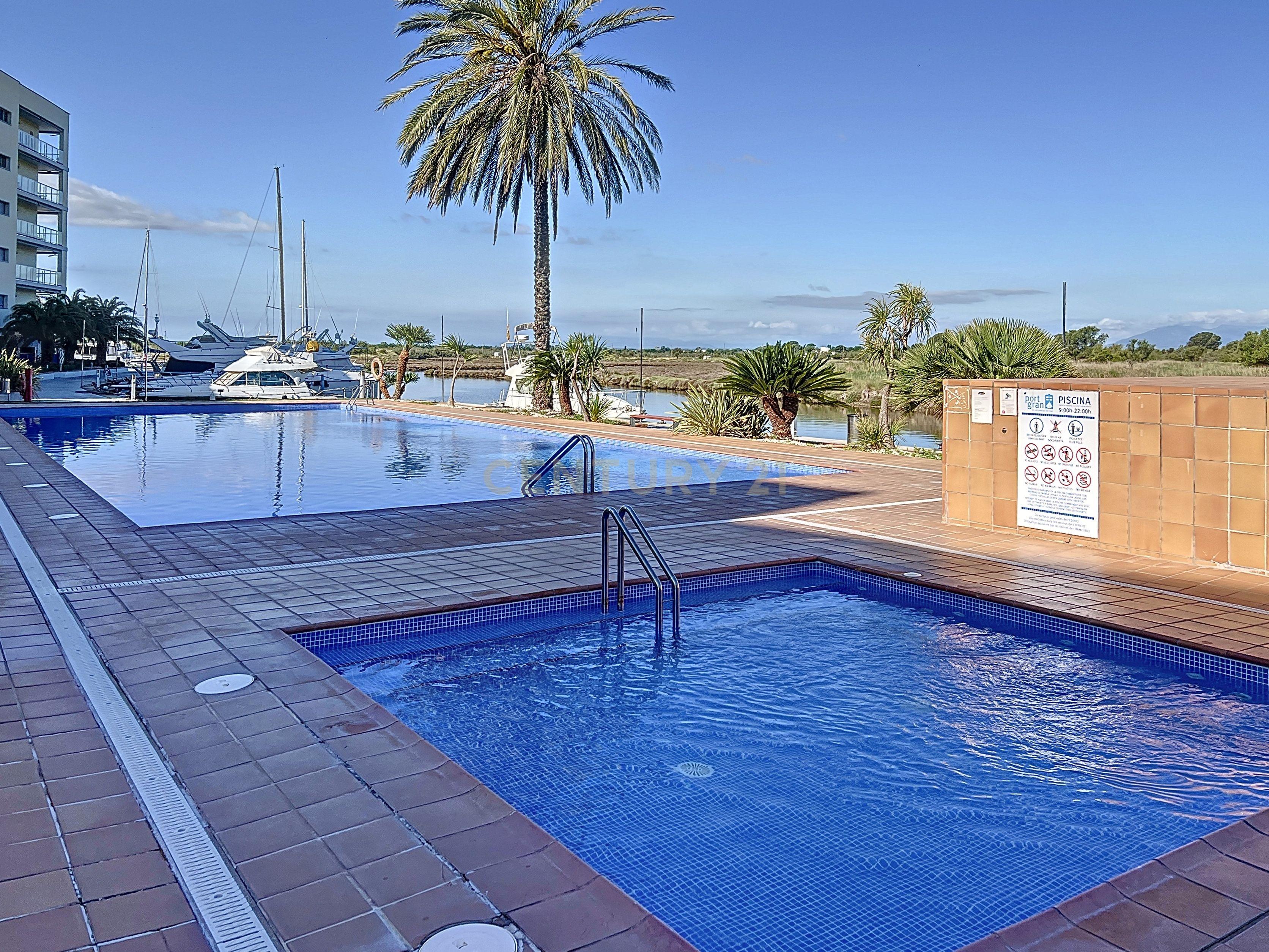 PARA VENDA - EM ROSAS NA COSTA BRAVA - EXCELENTE APARTAMENTO T1 COM VISTA PARA O MAR E PARA O CANAL - Image 11