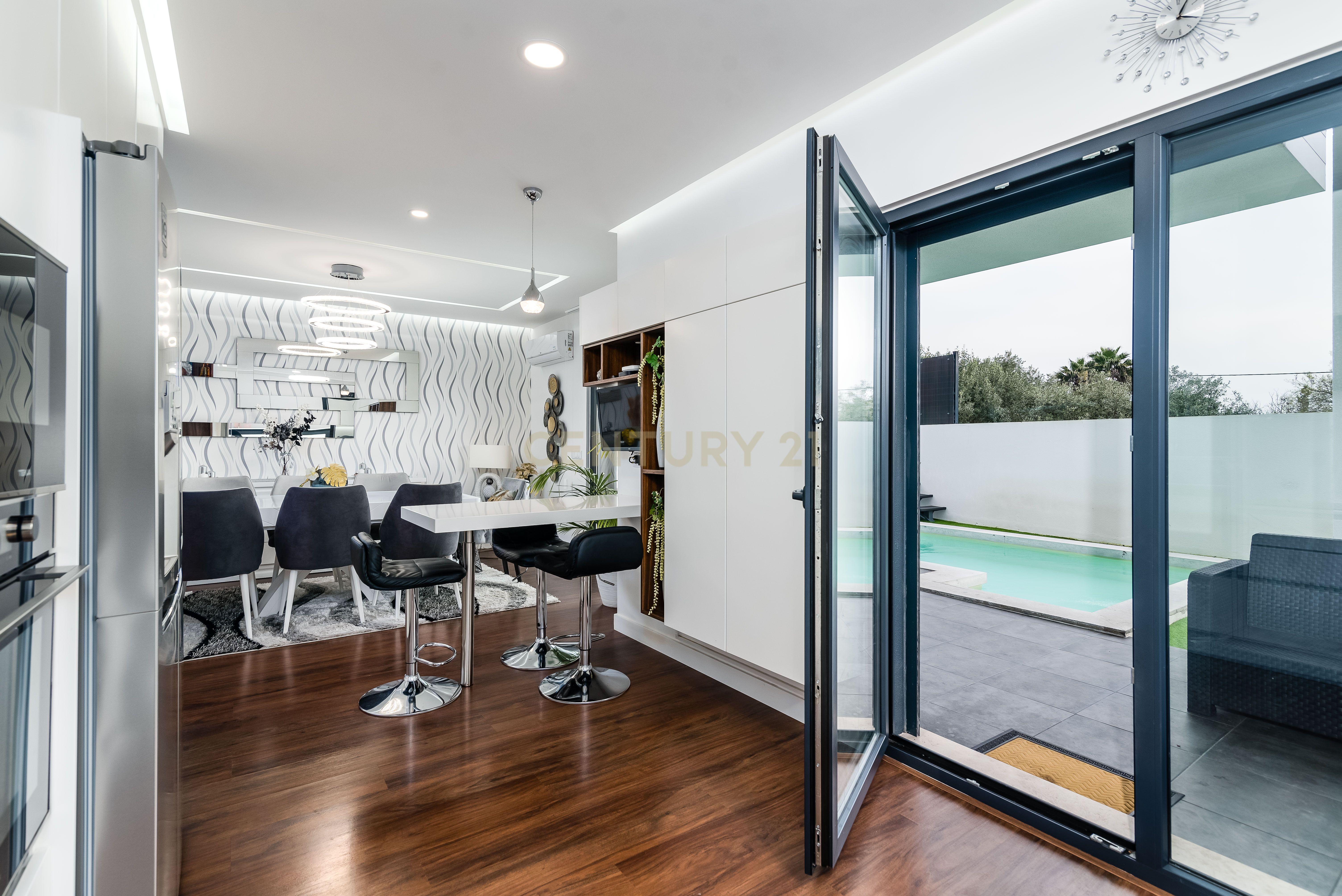 Luxuosa Moradia T3 com Vista Panorâmica em Loures, Lisboa para investimento! - Image 12