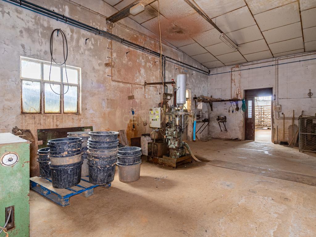 Armazem industrial com logradouro - Image 23