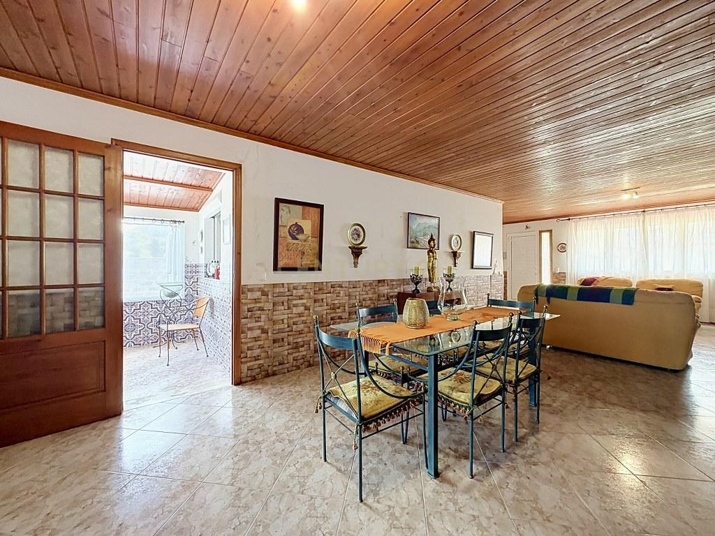 Moradia T3+1 térrea com garagem, jardim e amplo terreno — Aflitos, Fenais da Luz - Image 28