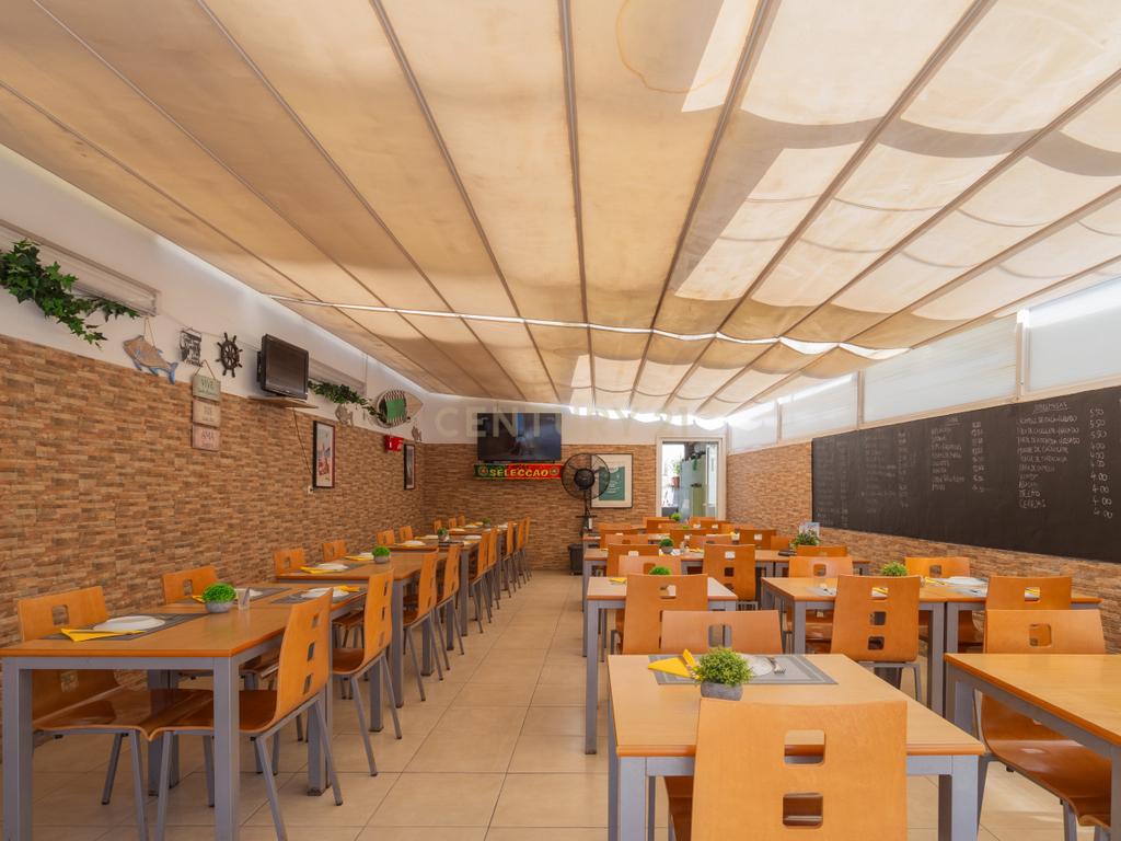 Oportunidade Única em Santo António da Caparica - Image 24