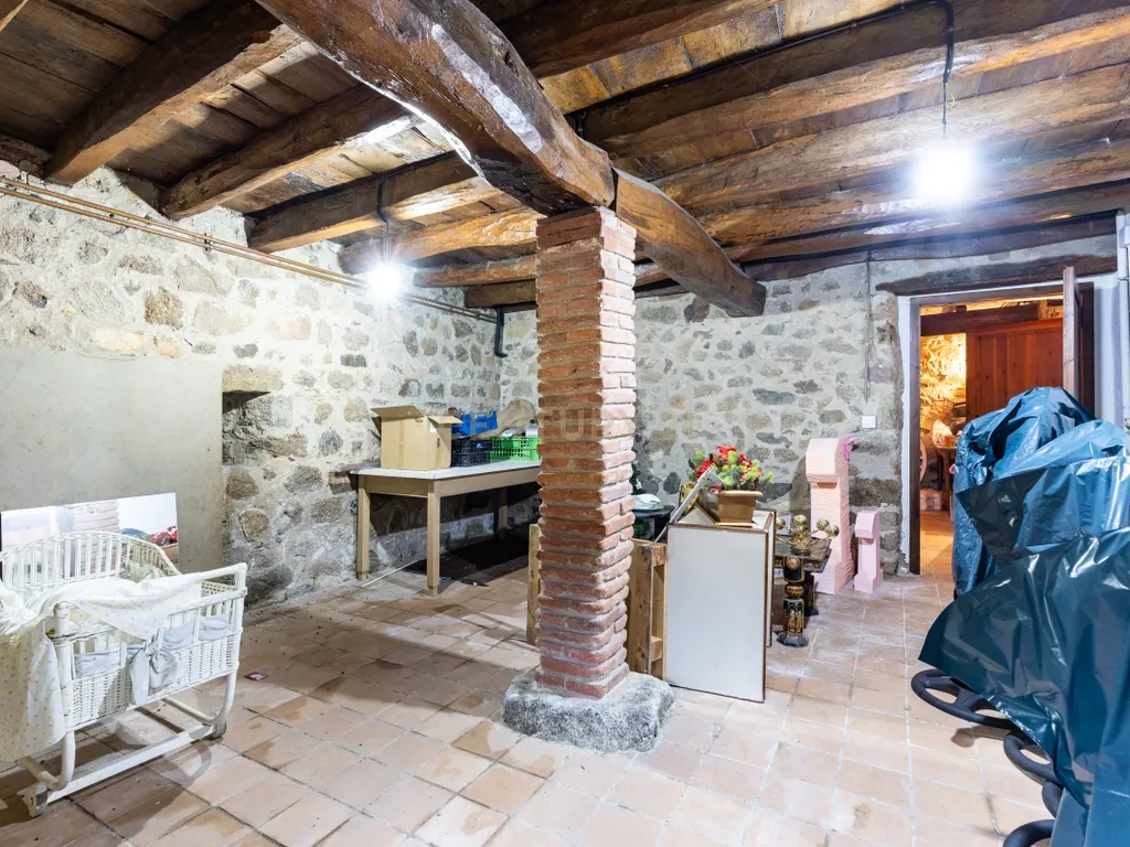 MASIA CATALANA EN VENDA A LLAGOSTERA – MÉS DE 7 HECTÀREES DE TERRENY, LLICÈNCIA TURÍSTICA, PISCINA I CAMP DE FUTBOL - Image 72
