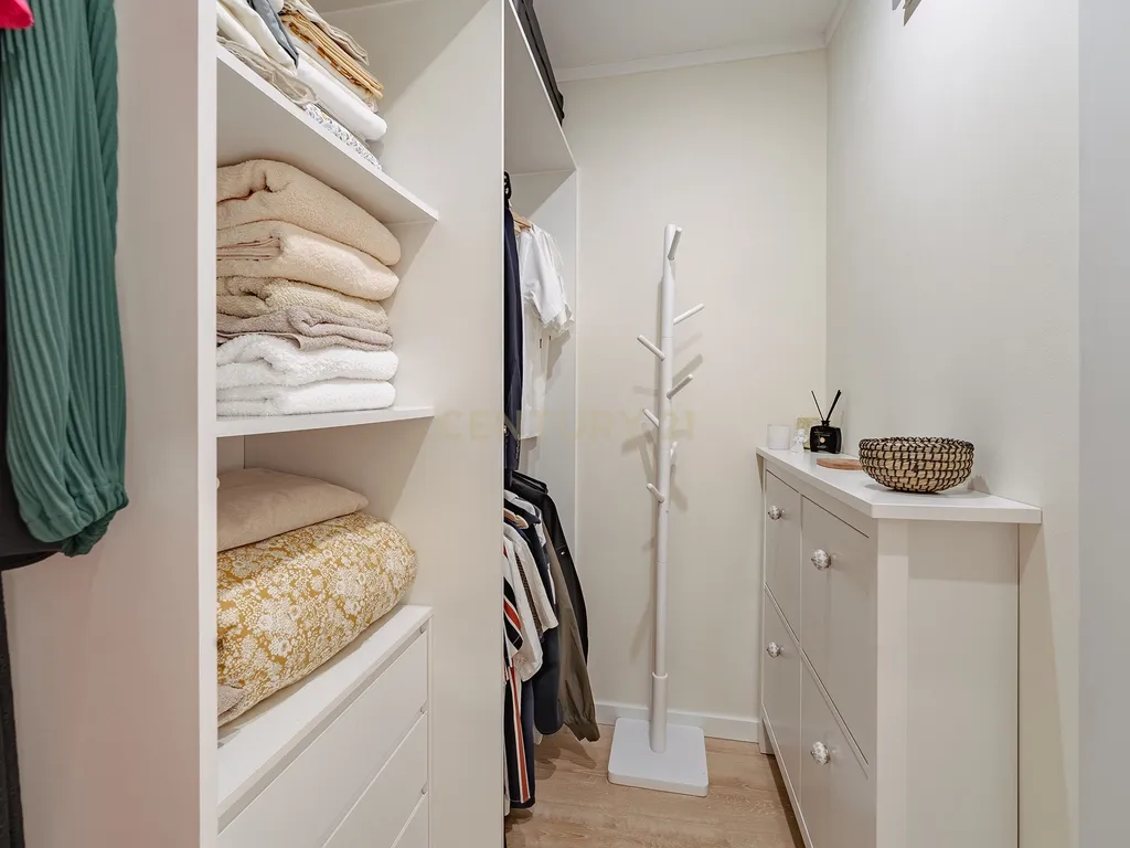 Apartamento T2 Remodelado na Torre da Marinha - Image 25