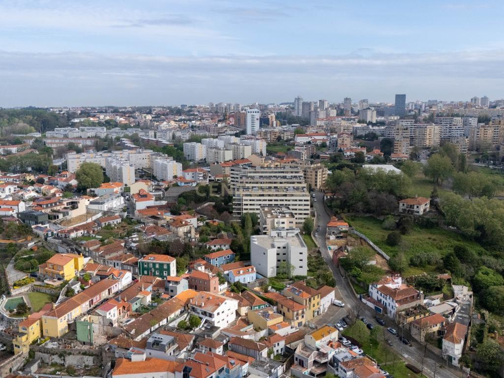 Exclusiva Moradia de Luxo no Coração do Ouro – Rua Senhor da Boa Morte, Porto - Image 4