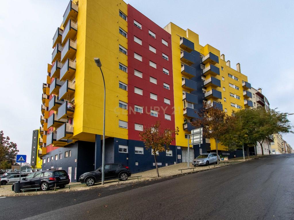 Apartamento T2 com Vista Panorâmica em Lisboa e um lugar de estacionamento na Rua Carlos Botelho - Lisboa  - Image 4