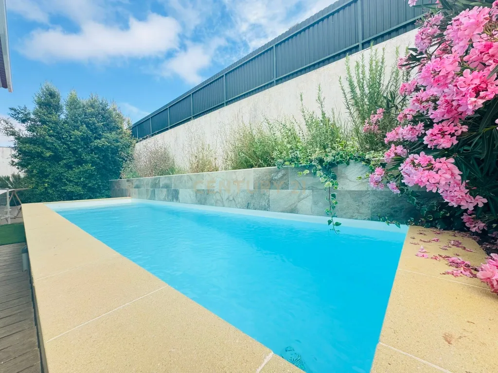 Moradia T4 com piscina aquecida e jardim em Vila Rei, Bucelas - Image 2