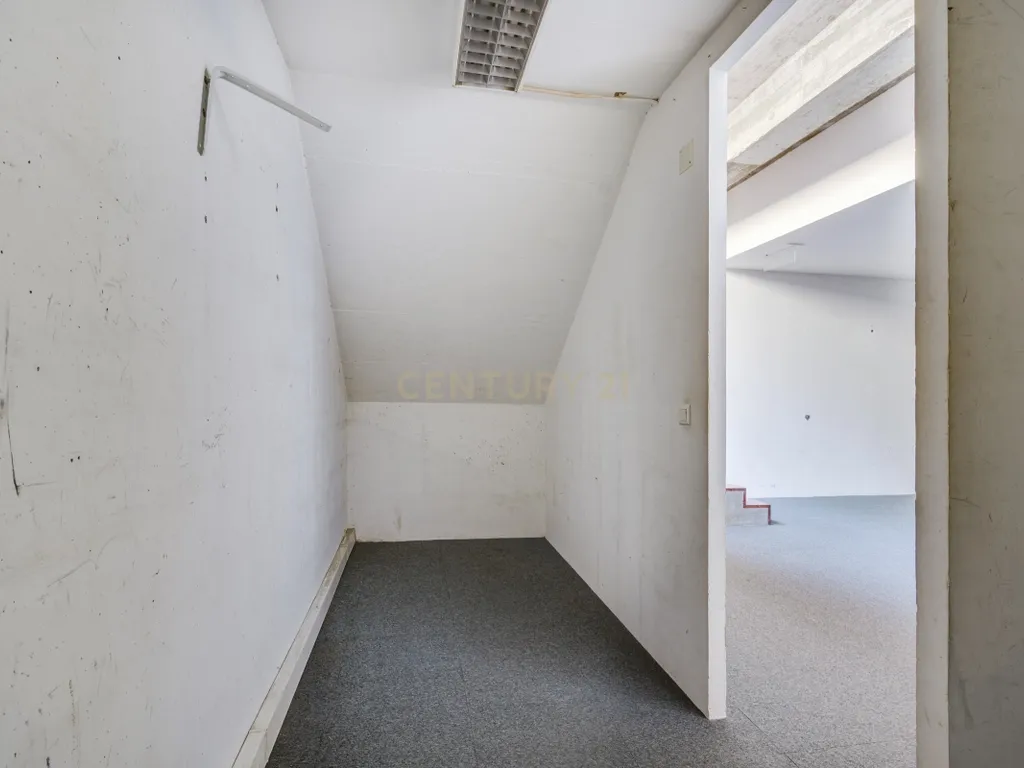 ESPAÇO COMERCIAL 142 M² + 5 ESTACIONAMENTOS | 2 PISOS | EXCELENTE OPORTUNIDADE - Image 9