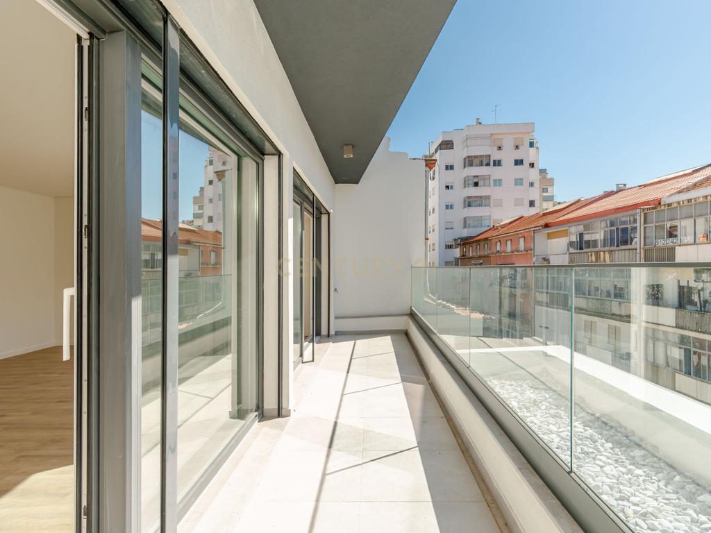 Exclusiva Penthouse T4 inserida num Empreendimento em Almada - Image 1