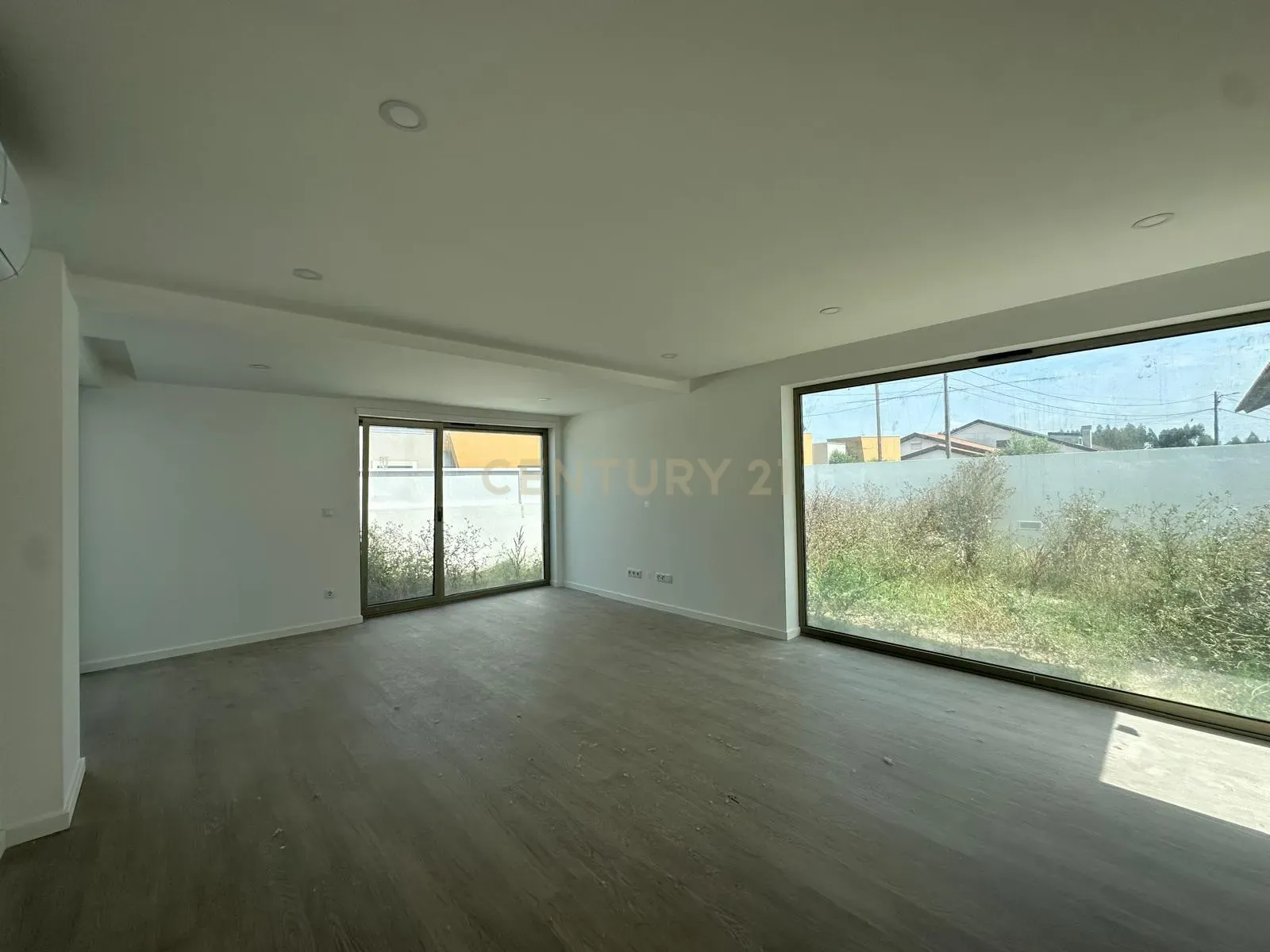 Fotografia 11 de Casa Nova em Cacia, Aveiro - 4 Quartos e Jardim Privado