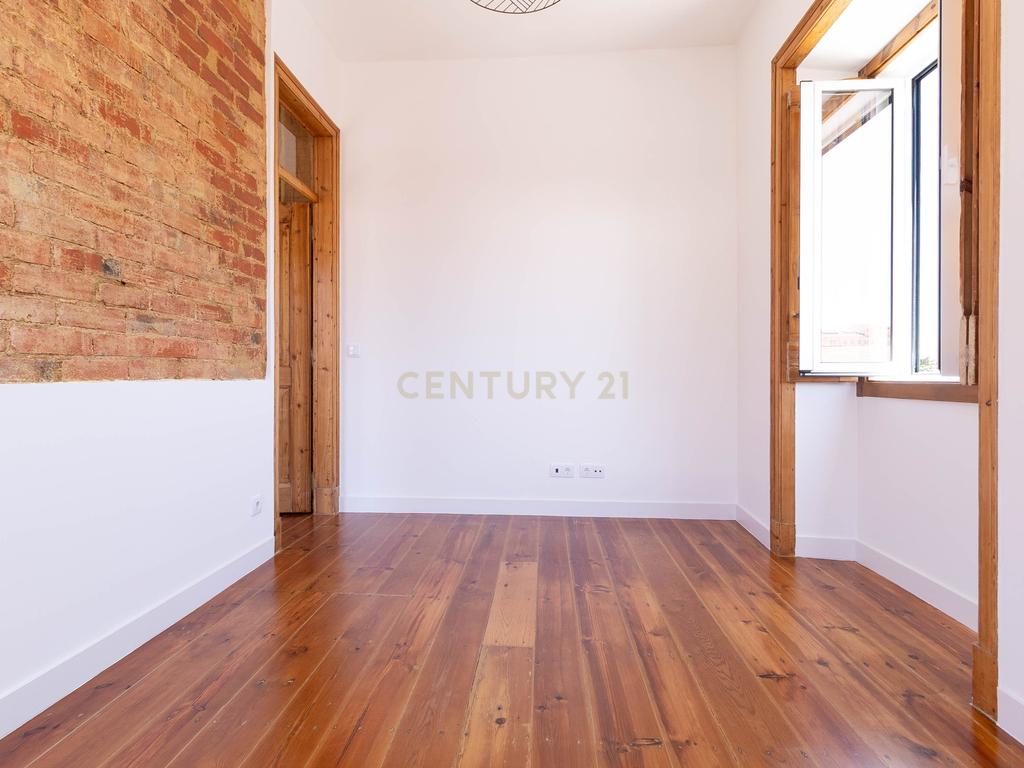 Apartamento T3  transformado em t2, totalmente remodelado -  coração de Lisboa - Image 6