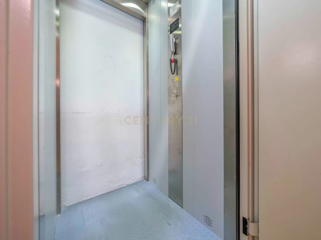 Moradia T5 Isolada, com Dois Pisos, Elevador e Terraço, com 800m2 de Terreno , na Quinta do Anjo, Palmela - Image 24